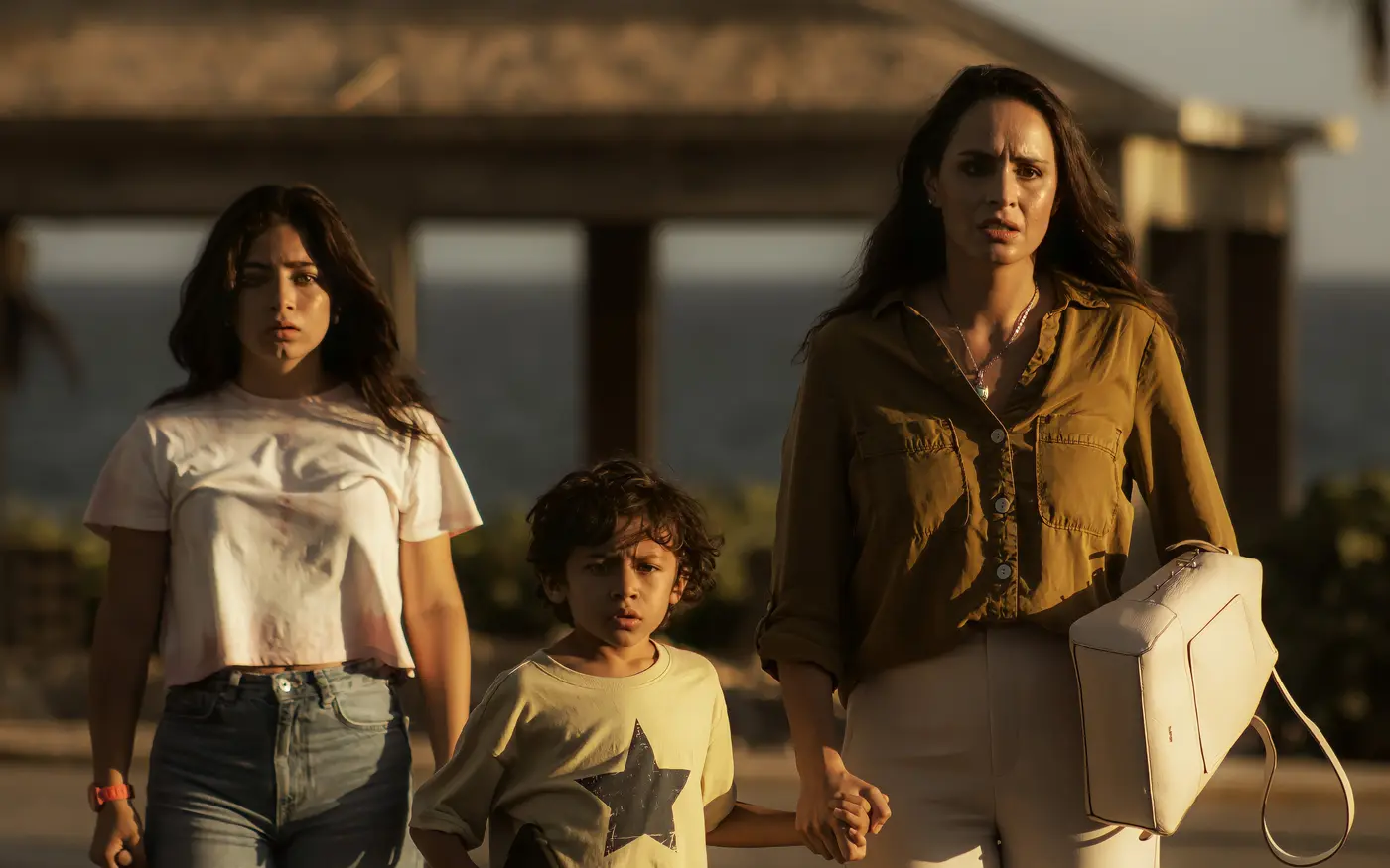 Ines with Audrey and Tommy near the harbor in The Black Demon 2023